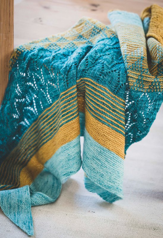 Strickanleitung Buntes Dreieckstuch mit Mustermix