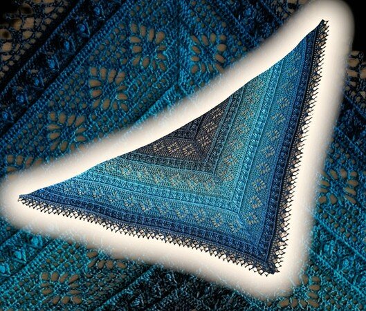 Crochet Pattern Triangular Scarf "Leukone"