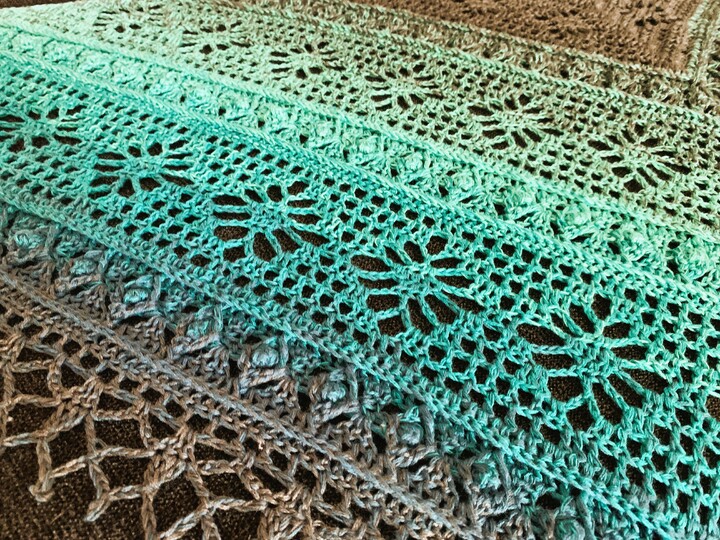 Crochet Pattern Triangular Scarf "Leukone"