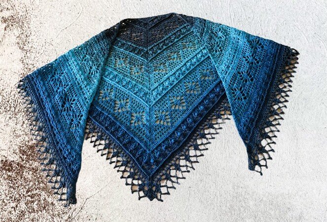 Crochet Pattern Triangular Scarf "Leukone"