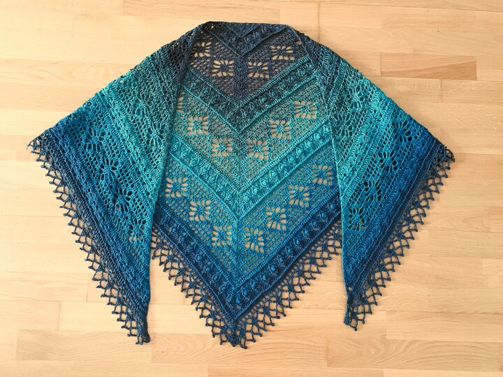 Crochet Pattern Triangular Scarf "Leukone"