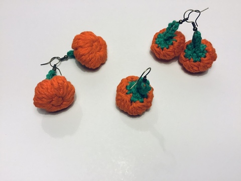 Kürbis-Ohrringe häkeln