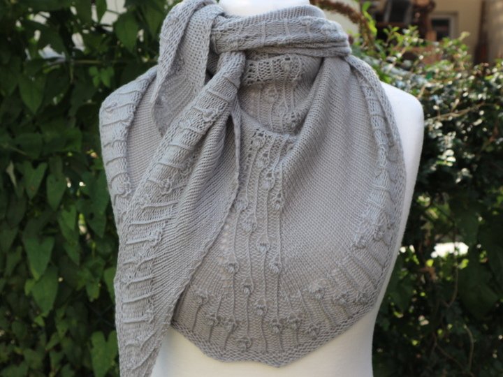 Strickanleitung Dreieckstuch mit Noppenmuster individuell anpassbar