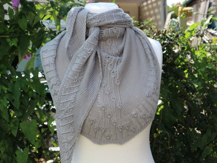 Strickanleitung Dreieckstuch mit Noppenmuster individuell anpassbar