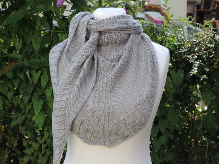 Strickanleitung Dreieckstuch mit Noppenmuster individuell anpassbar