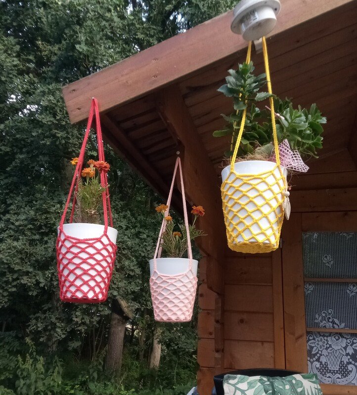 Gehäkelte Blumenampel