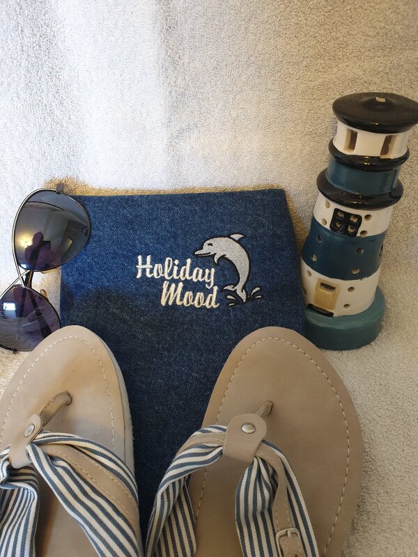 Stickdatei Holiday Mood Delfin - 2 Größen