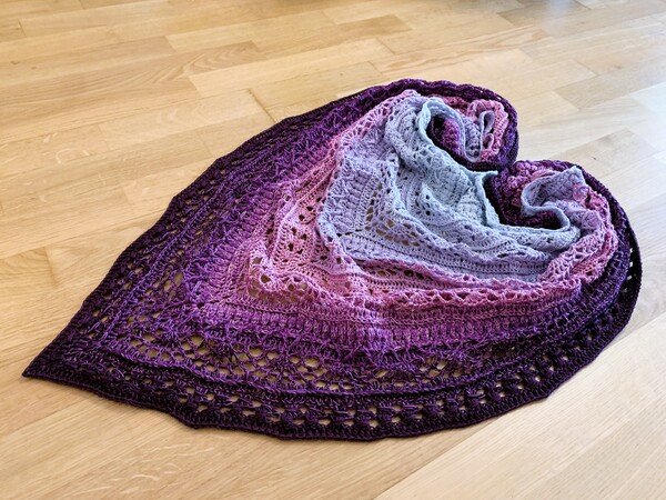 Crochet Pattern Triangular Scarf "Rhoiteia"