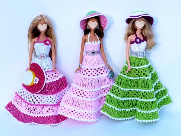 Luftiges Sommerkleid mit Hut für kleine Anziehpuppen