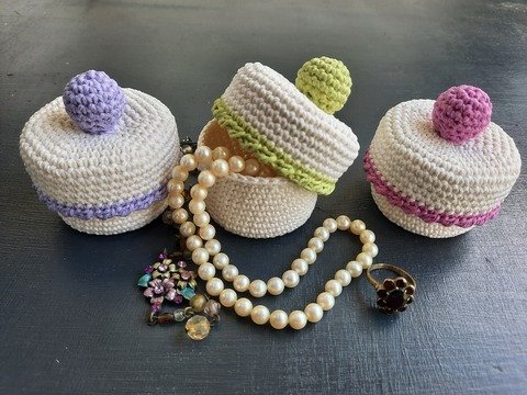 Häkeldosen in vielen Größen und Farben