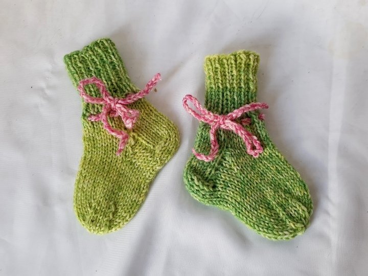 Strickanleitung Baby-Socken aus 6-fach-Sockenwolle,  ca. 8,5 cm  #302