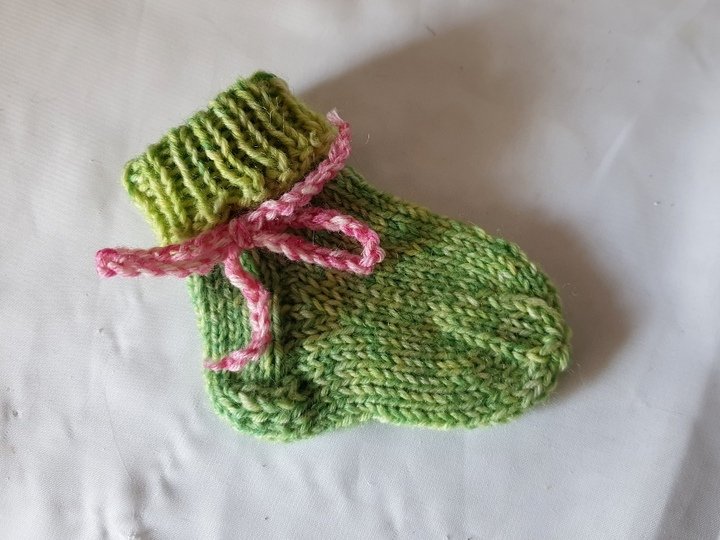Strickanleitung Baby-Socken aus 6-fach-Sockenwolle,  ca. 8,5 cm  #302