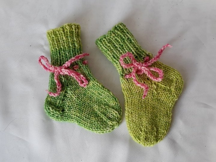 Strickanleitung Baby-Socken aus 6-fach-Sockenwolle,  ca. 8,5 cm  #302