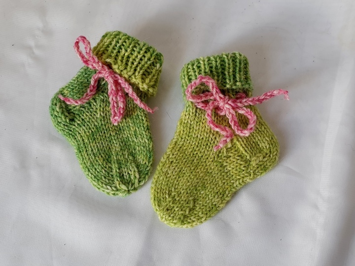 Strickanleitung Baby-Socken aus 6-fach-Sockenwolle, Sohlenlänge ca. 8,5 cm