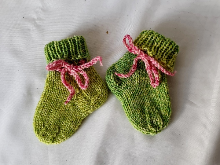 Strickanleitung Baby-Socken aus 6-fach-Sockenwolle, Sohlenlänge ca. 8,5 cm