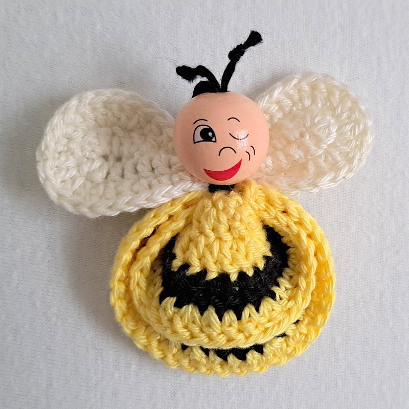 Little Bee – easy free crochet amigurumi – Crochet Pattern PDF