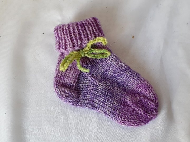 Strickanleitung Baby-Socken aus 6-fach-Sockenwolle,  ca. 10 cm  #303