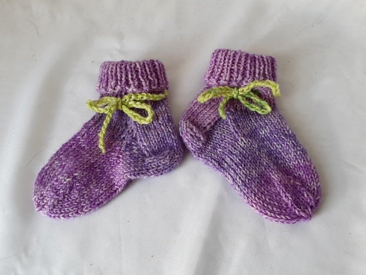 Strickanleitung Baby-Socken aus 6-fach-Sockenwolle,  ca. 10 cm  #303