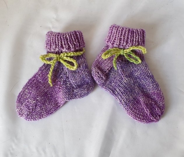 Strickanleitung Baby-Socken aus 6-fach-Sockenwolle,  ca. 10 cm  #303