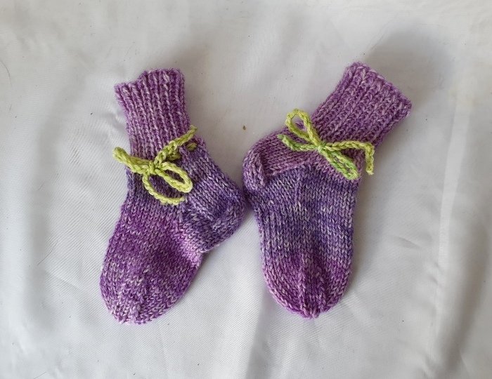 Strickanleitung Baby-Socken aus 6-fach-Sockenwolle,  ca. 10 cm  #303