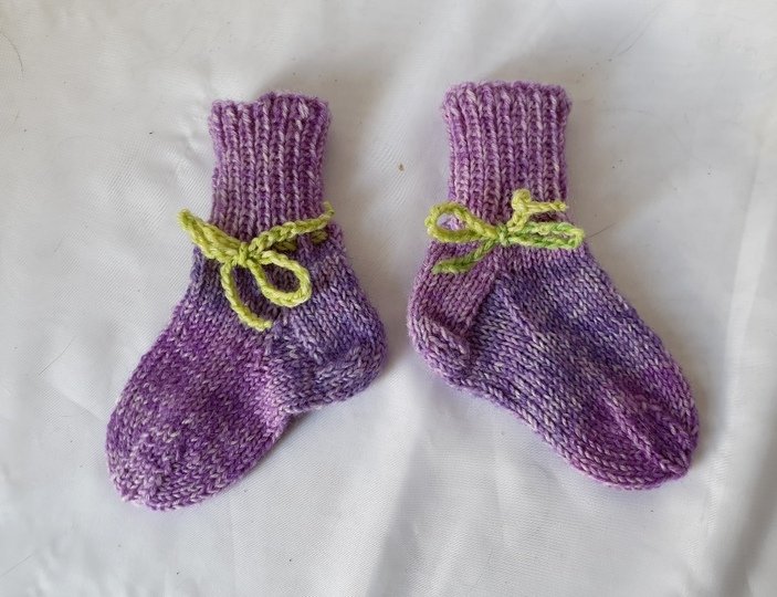 Strickanleitung Baby-Socken aus 6-fach-Sockenwolle,  ca. 10 cm  #303