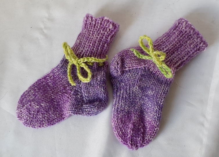 Strickanleitung Baby-Socken aus 6-fach-Sockenwolle, Sohlenlänge ca. 10 cm