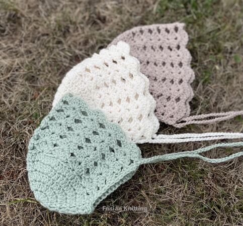 Crochet baby bonnet Madeline