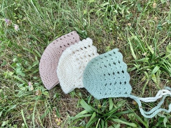 Crochet baby bonnet Madeline