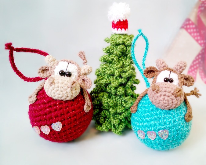 280 Crochet Pattern - Cow or Bull Ox on a bauble, christmas tree decoration
