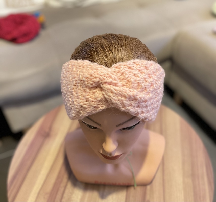 Strickanleitung für warmes Stirnband mit Reliefmuster