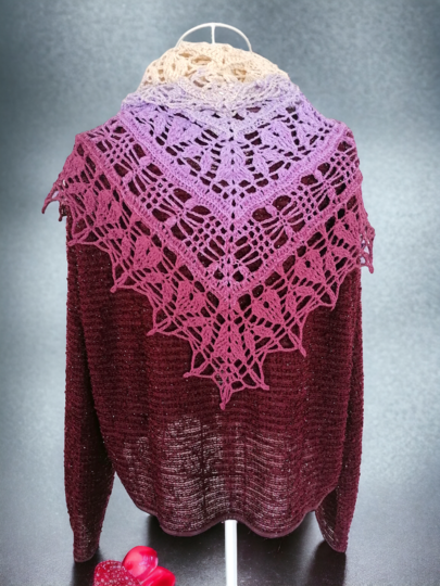 Triangular scarf „Ladina BE“ – crochet pattern