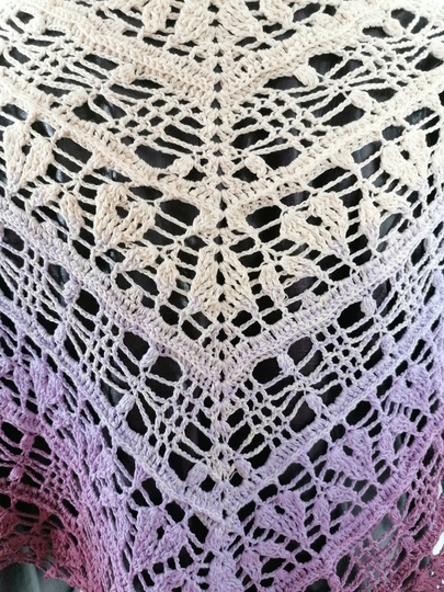 Triangular scarf „Ladina BE“ – crochet pattern