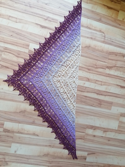 Triangular scarf „Ladina BE“ – crochet pattern