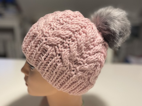 Strickanleitung für trendige Bommelmütze - Wintermode