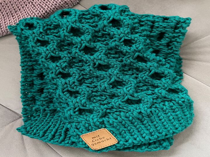 Strickanleitung Winterschal mit Wabenmuster - Perfekt für kalte Tage!