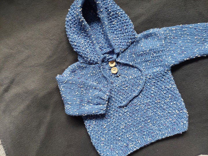 Strickanleitung Baby Kapuzenpulli mit Kordel Größe 80/86!