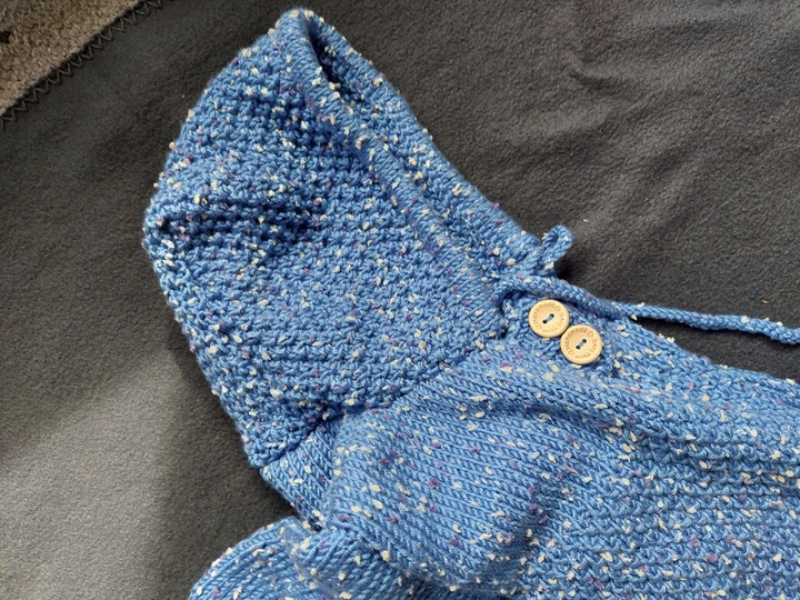 Strickanleitung Baby Kapuzenpulli mit Kordel Größe 80/86!