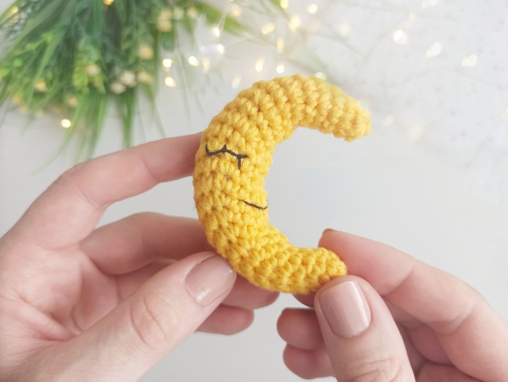 Crochet moon pattern, amigurumi crescent moon