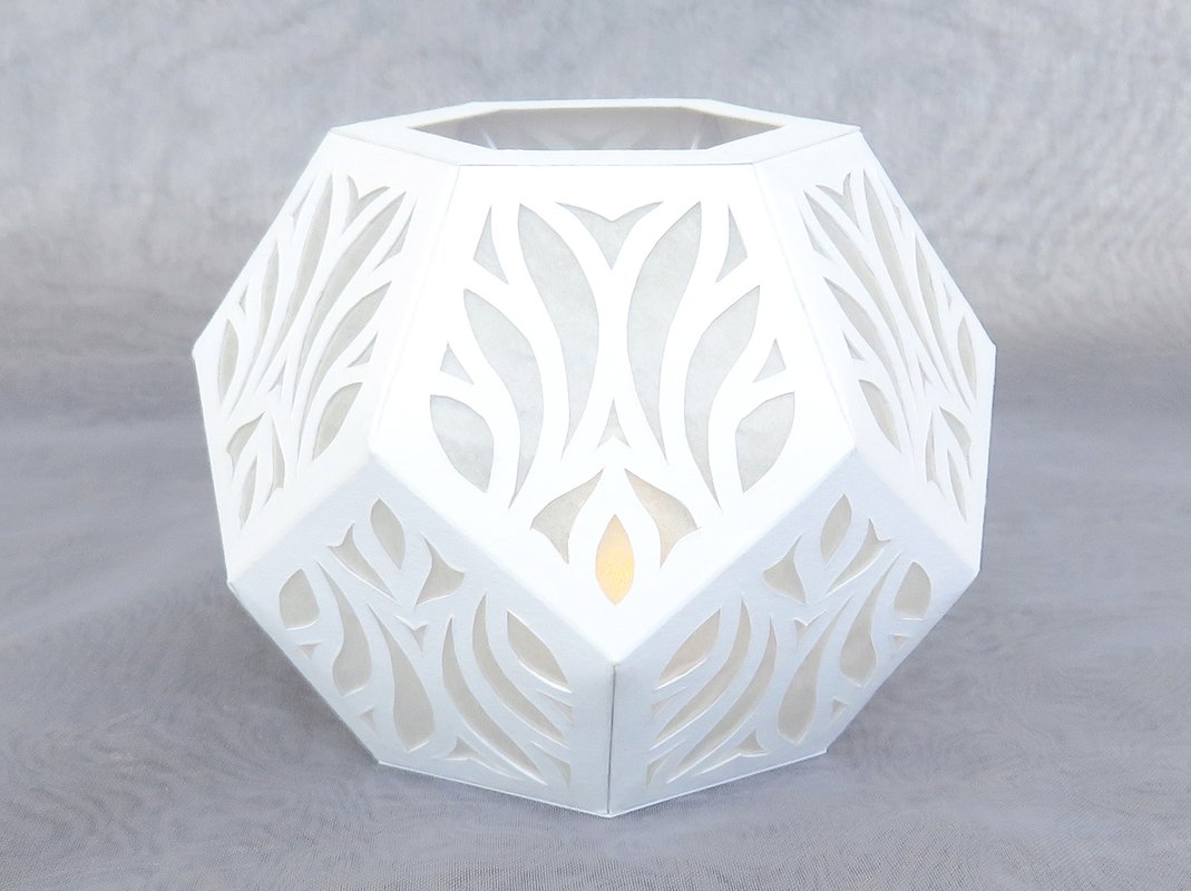 Tischleuchte mit floralem Muster, rund – Bastelanleitung und Vorlagen