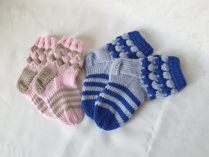 Strickanleitung Baby-Socken in 2 Größen, ca. 9 cm und ca. 11 cm