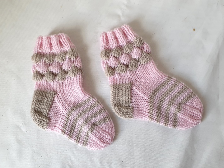 Strickanleitung Baby-Socken in 2 Größen, ca. 9 cm und ca. 11 cm