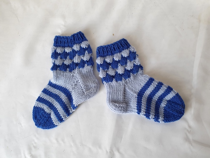 Strickanleitung Baby-Socken in 2 Größen, ca. 9 cm und ca. 11 cm