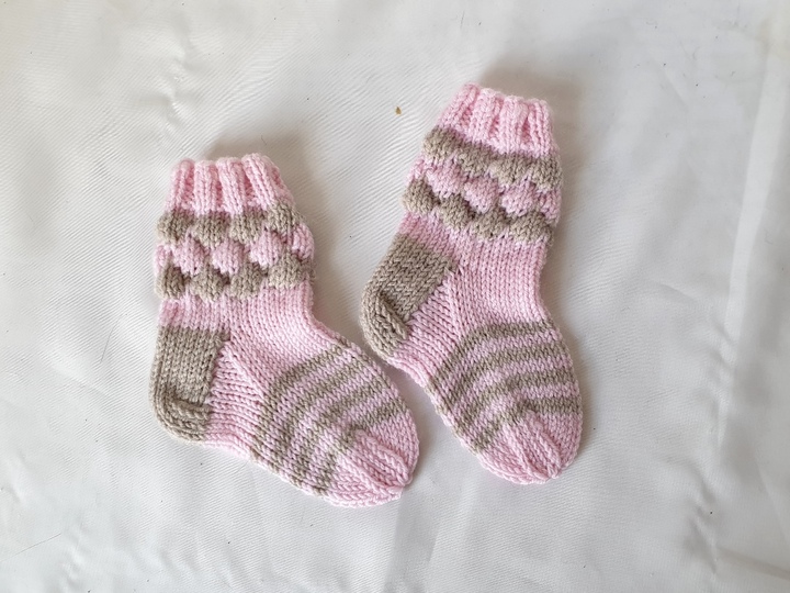 Strickanleitung Baby-Socken in 2 Größen, ca. 9 cm und ca. 11 cm