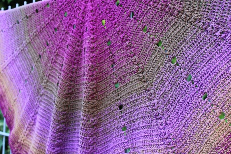 Häkelanleitung Halbrundtuch "Nami"