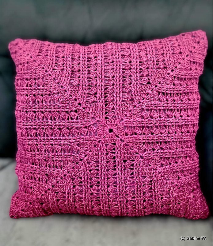 Ovian - Blanekt and Pillow - Image 4