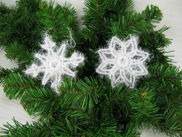 2 kleine Schneeflocken Häkelsterne