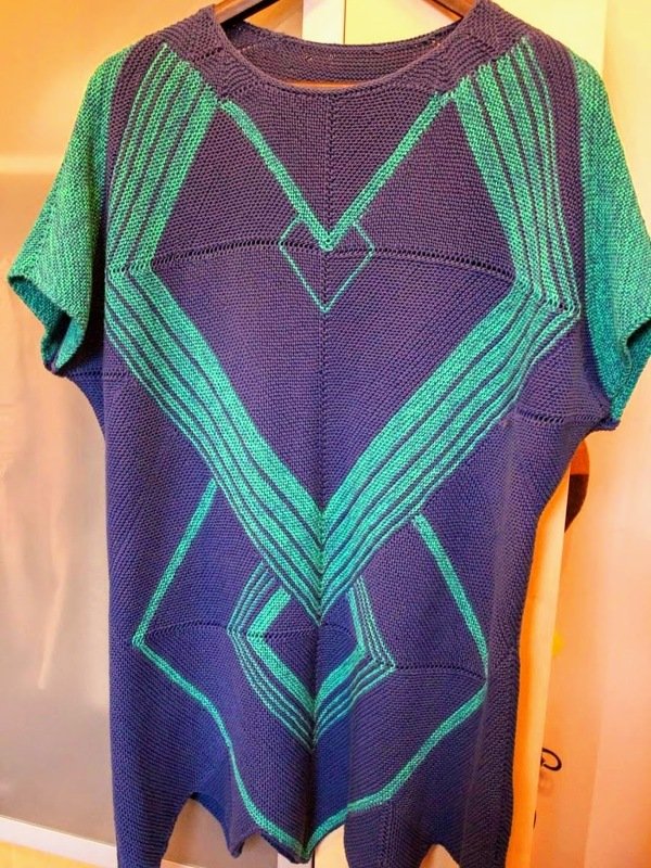 Navy knitted tunic with teal geometric pattern, short sleeves and round neck.