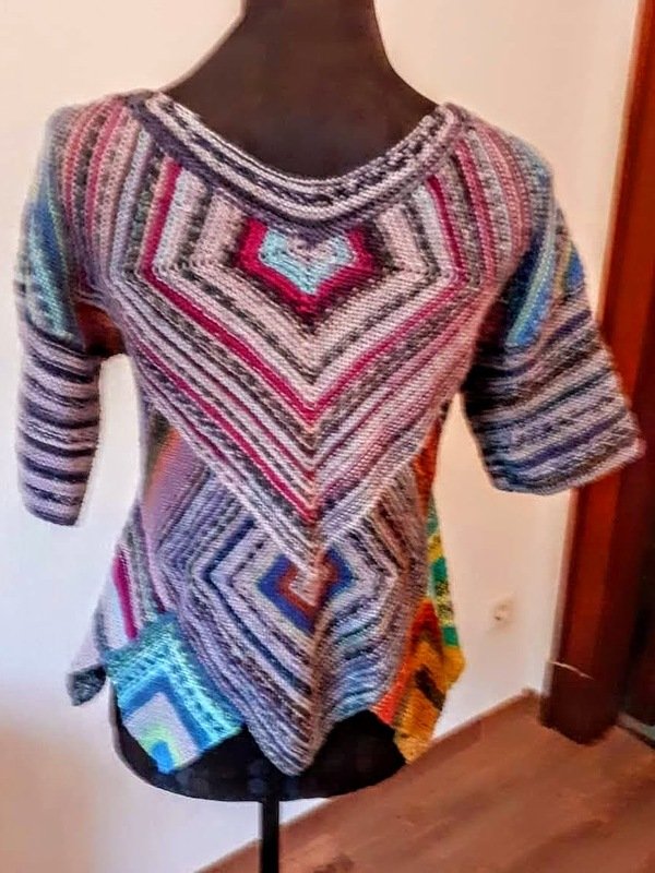 "Karl" the sleeveless V-neck-tunic - Image 7