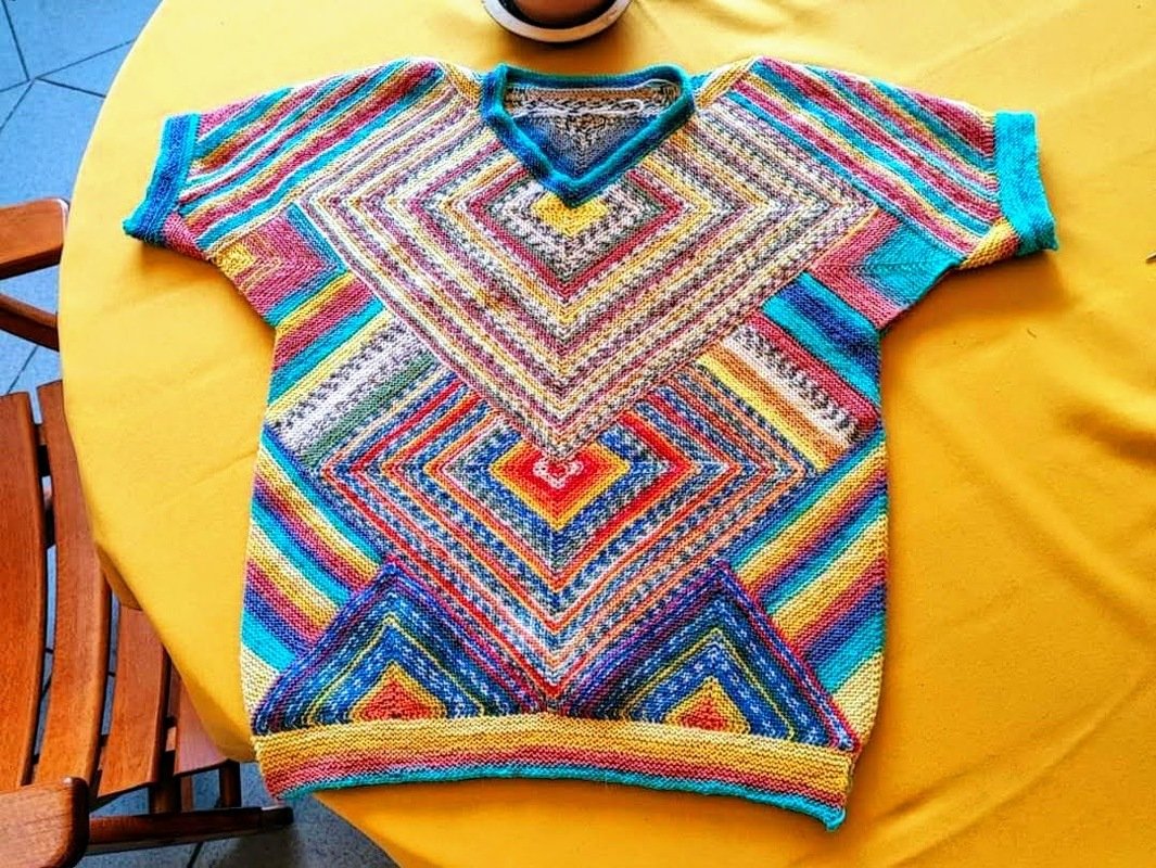 "Karl" the sleeveless V-neck-tunic - Image 14