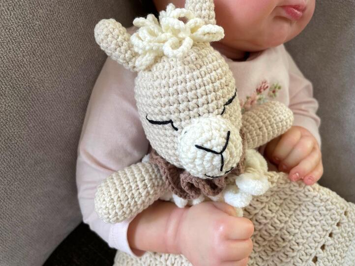 Crochet llama baby lovey pattern, newborn security blanket comforter